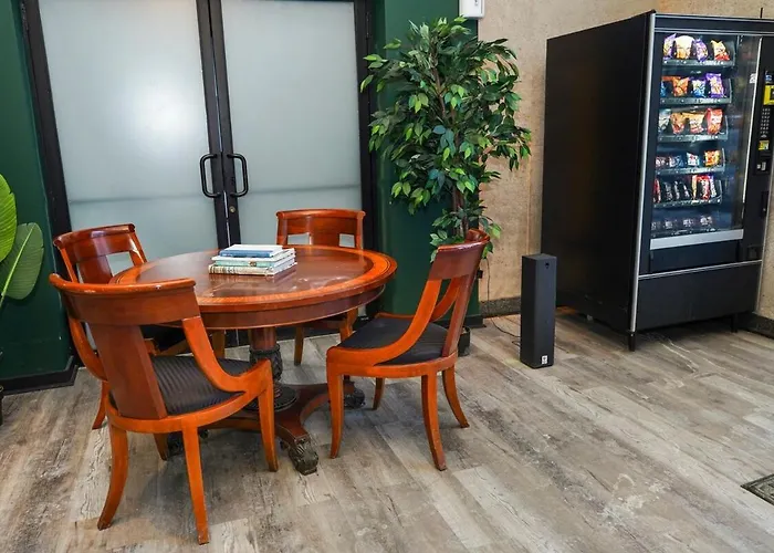 Mccormick 3br/2ba Luxury For Up To 8 Guests With Optional Parking And Gym Access Chicago
