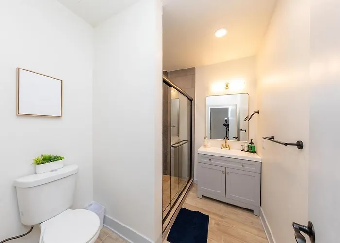 Mccormick 3br/2ba Luxury For Up To 8 Guests With Optional Parking And Gym Access