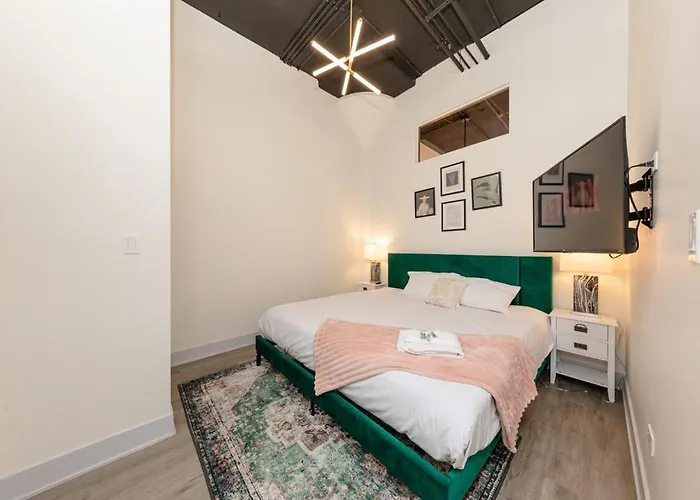 Mccormick 3br/2ba Luxury For Up To 8 Guests With Optional Parking And Gym Access *