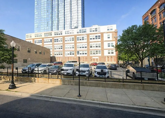 Mccormick 3br/2ba Luxury For Up To 8 Guests With Optional Parking And Gym Access Apartment *