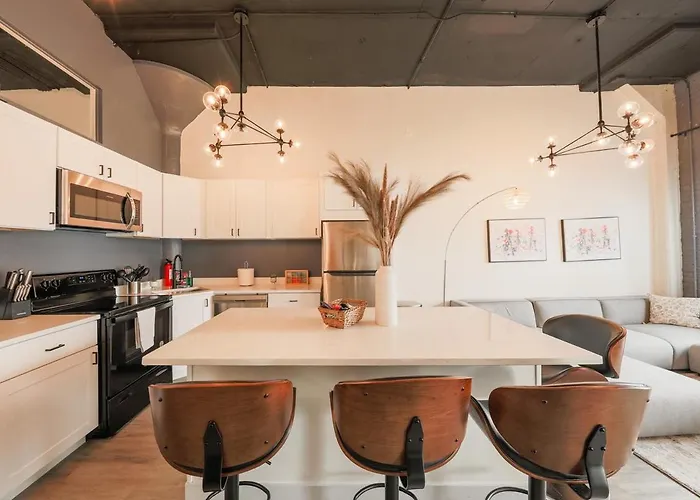 Mccormick 3br/2ba Luxury For Up To 8 Guests With Optional Parking And Gym Access Chicago