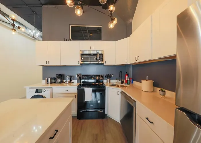 Mccormick 3br/2ba Luxury For Up To 8 Guests With Optional Parking And Gym Access Chicago
