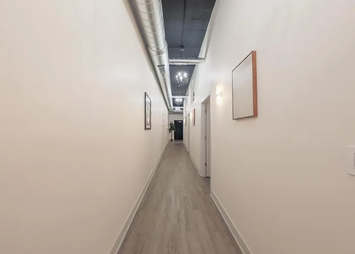 Mccormick 3br/2ba Luxury For Up To 8 Guests With Optional Parking And Gym Access Chicago
